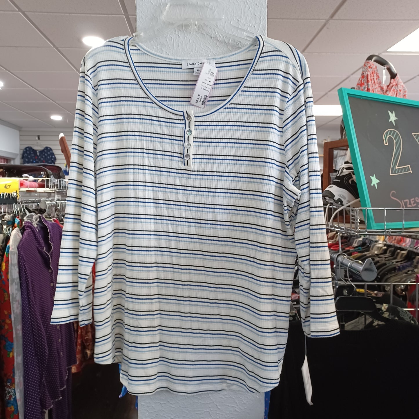 (XL) Emily Daniels