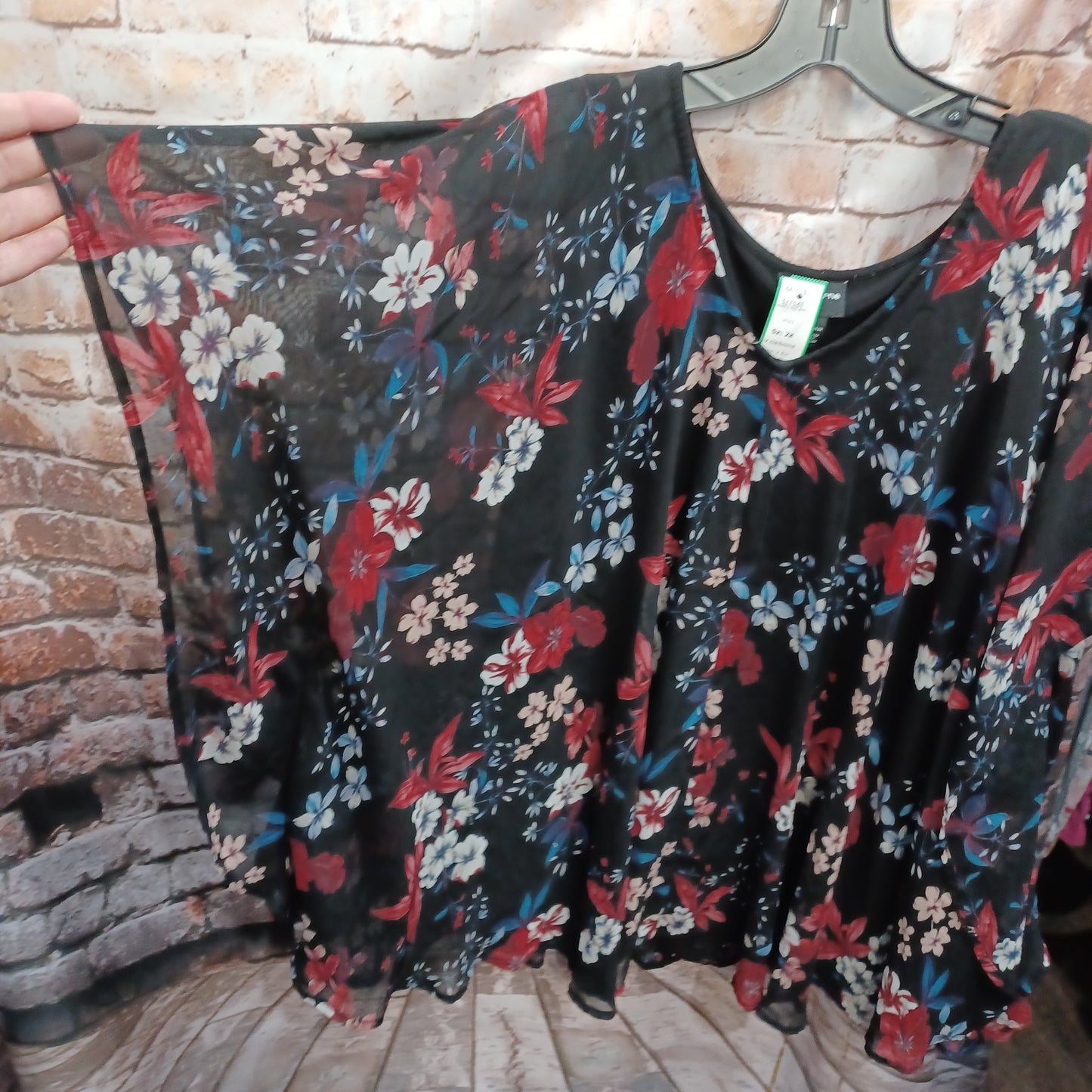 (2x) Liz Claiborne
