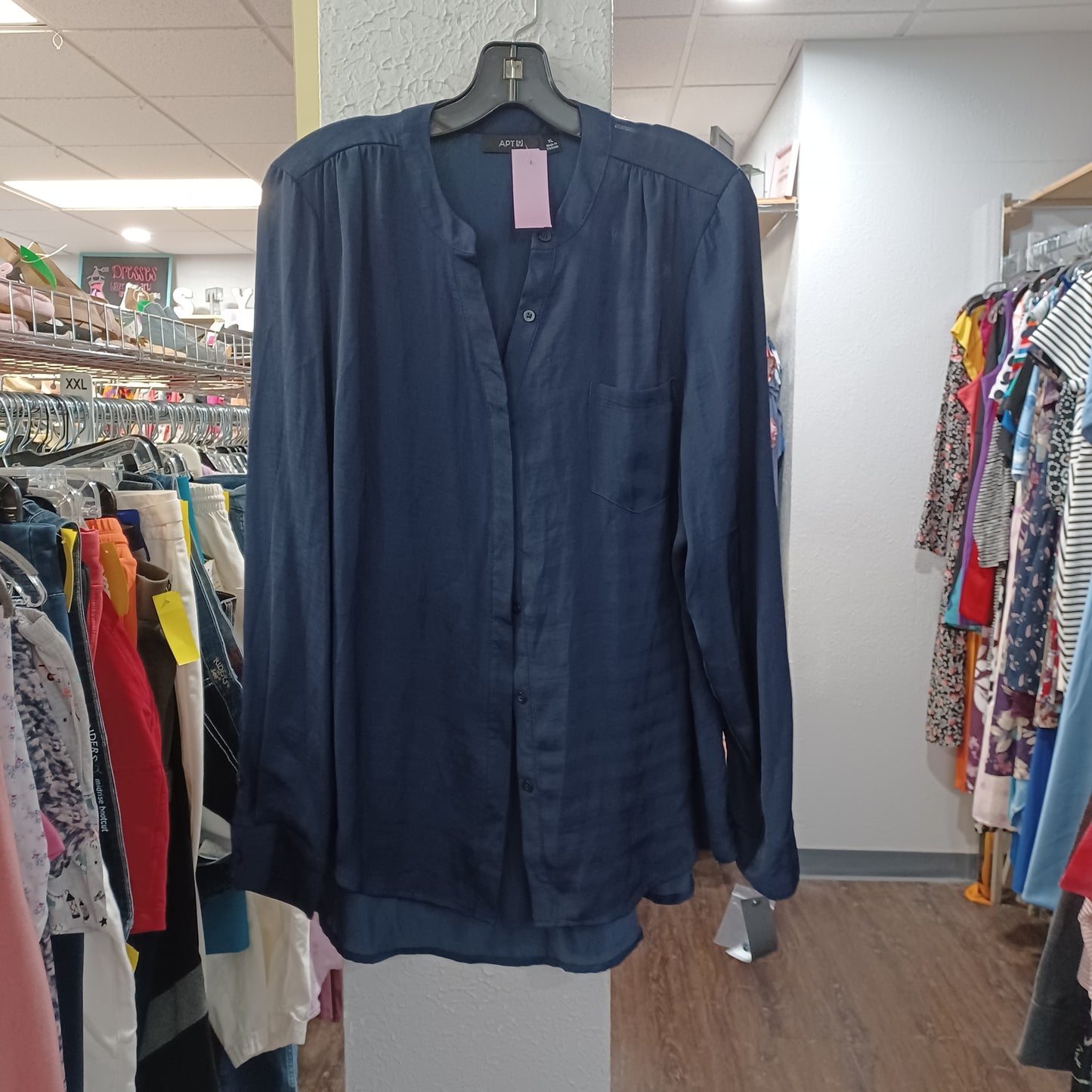 (XL) Apt 9