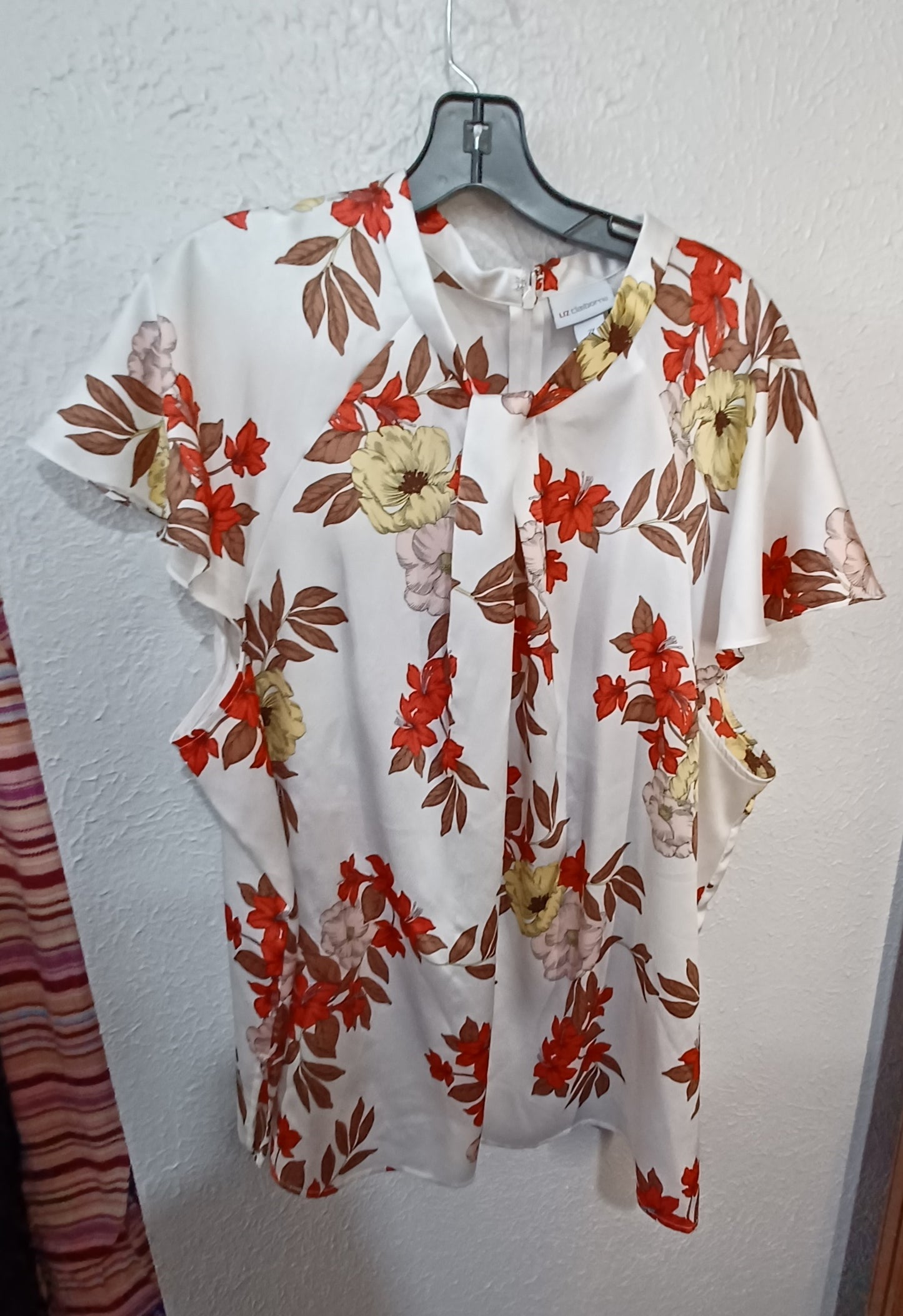 (2x) Liz Claiborne