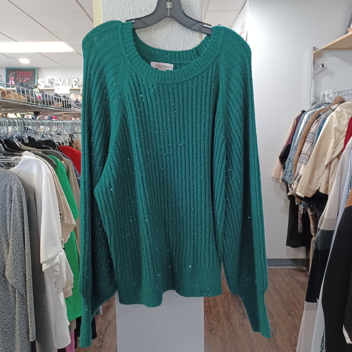 (2x) Liz Claiborne