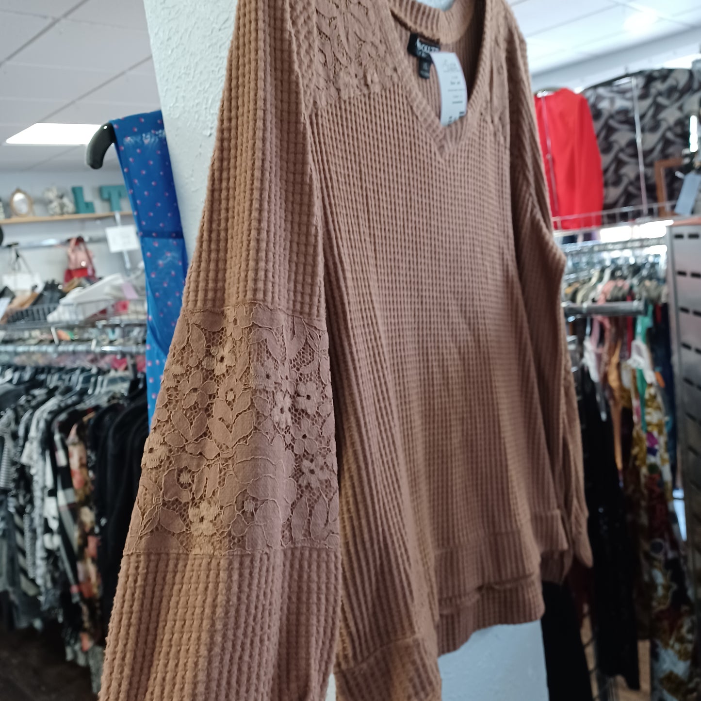 (XL) Absolutely Famous